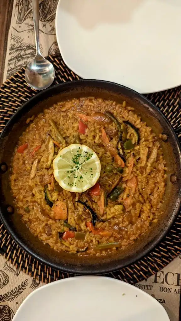 A pan filled with vegetarian Spanish paella in Barcelona