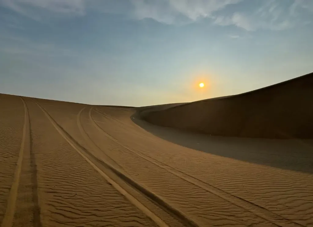 Dune buggy tracks in the desert in Huacachina on the Peru backpacking route