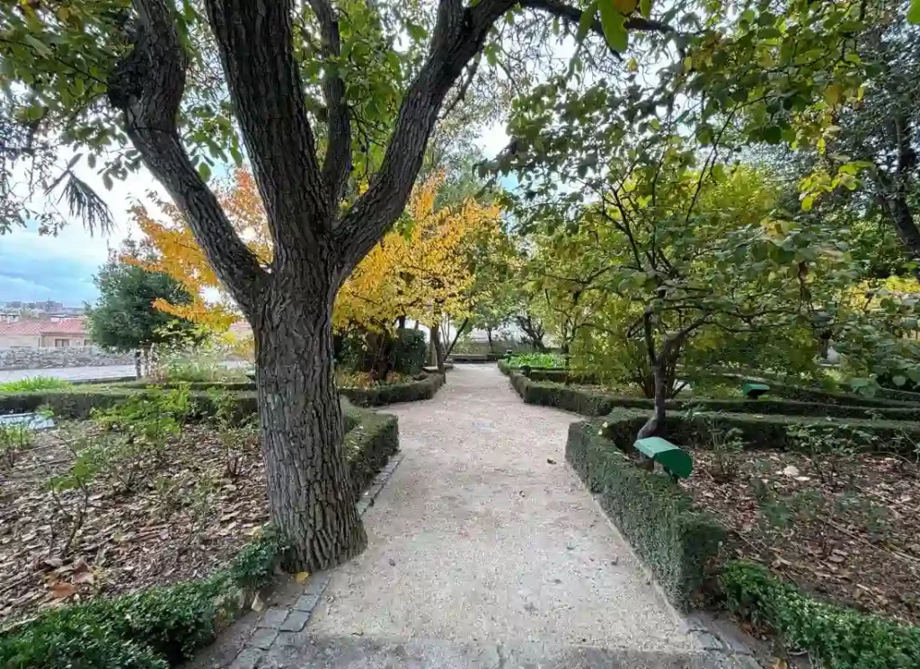 the botanical gardens of Huerto de Calixto y Melibea, one of many things to do in Salamanca